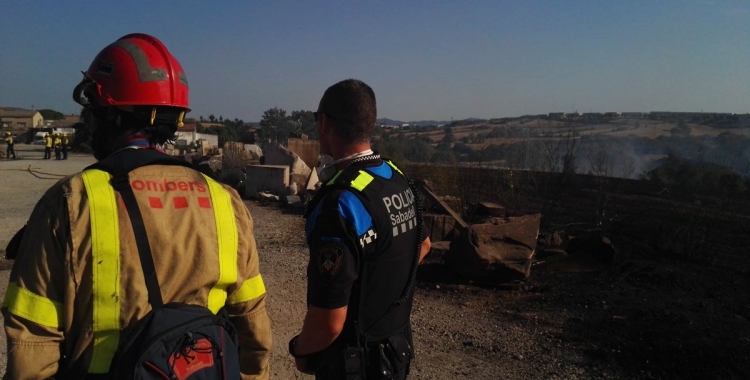 En l'extinció hi ha treballat personal del cos de Bombers de la Generalitat, Agents Rurals, Policia Municipal, Mossos d'Esquadra i ADF. 