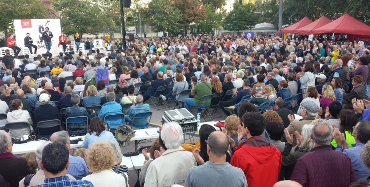 Més d'un miler de persones s'han aplegat a la plaça de la Creu Alta en l'acte de JERC | Pau Duran