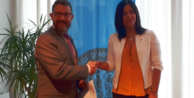 Hernández i Martínez han presentat avui l'acord entre la Diputació de Barcelona i el Col·legi d'Advocats/ Karen Madrid