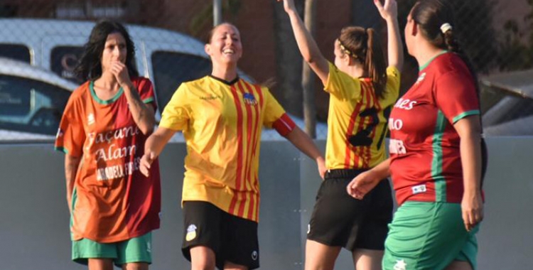 Les jugadores del Sant Andreu celebren un gol contra el Planadeu