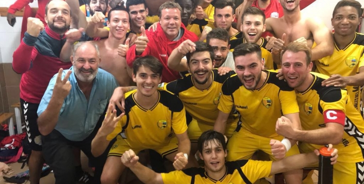 Salamero i el seu equip celebrant el triomf llagosterenc a Sant Cugat | UE Llagostera