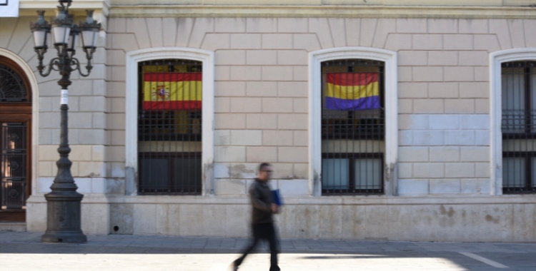 La bandera republicana al despatx de Guanyem de l'Ajuntament.