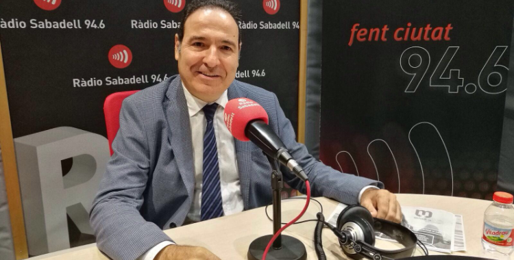 El Dr. Diego Palau, director executiu de salut mental del Parc Taulí, als estudis de ràdio Sabadell.