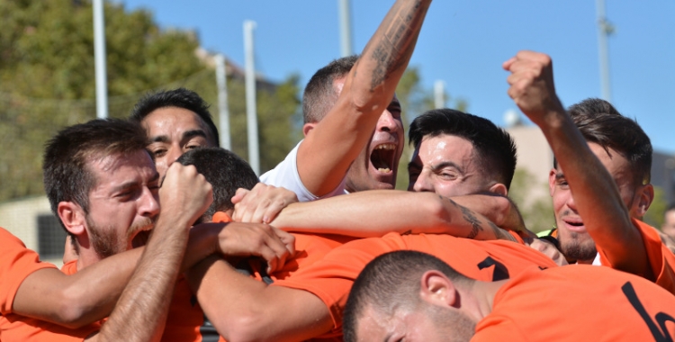 Alegria dels jugadors de la Sabadellenca en el moment del gol 