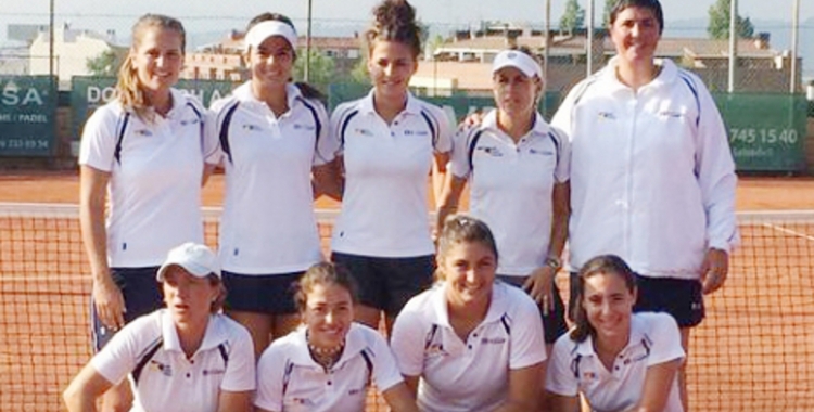Equip femení del Tennis Sabadell que va assolir l'ascens a Primera 