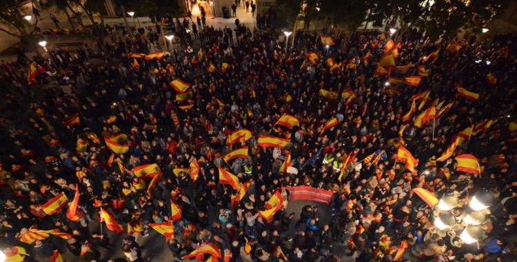 Concentració de Societat Civil Catalana a la Plaça de Sant Roc | Roger Benet