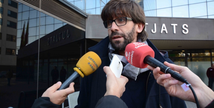 Guillem Fuster minuts abans d'entrar a declarar als Jutjats de Sabadell. | Foto: Roger Benet