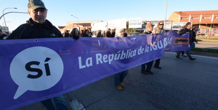 Els manifestants han tallat el pas de vehicles a primera hora del matí/ Roger Benet