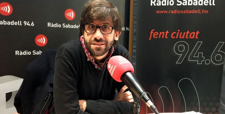 Guillem Fuster, als estudis de Ràdio Sabadell/ Mireia Sans