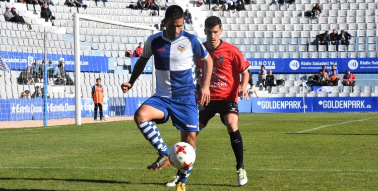 Felipe Sanchón en una acció del partit d'avui | Críspulo Díaz