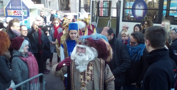 L'Ambaixador arribant amb un autobús | Pere Gallifa