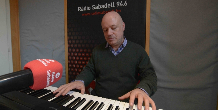 Albert Guinovart als estudis de Ràdio Sabadell. |Foto: Roger Benet