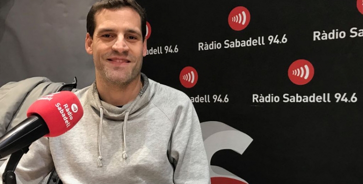 Jordi Fernández als estudis de Ràdio Sabadell