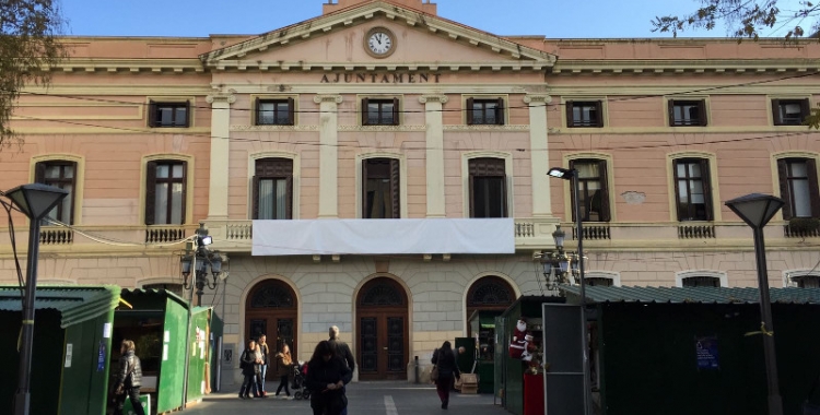 La pancarta està girada des d'aquest matí/ Aleix Graell