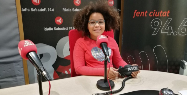 La Yara Boa als estudis de Ràdio Sabadell | Clàudia Martínez