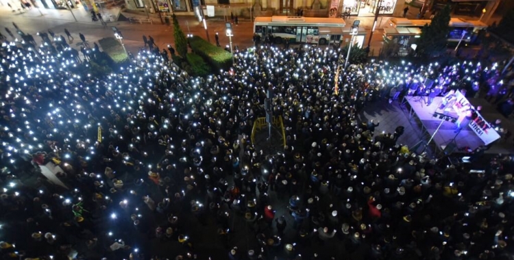 La plaça Doctor robert durant la concentració per reclamar la llibertat dels Jordis | Roger Benet