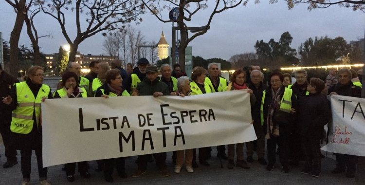 Els manifestants durant la mobilització al Taulí | Foto: Ràdio Sabadell