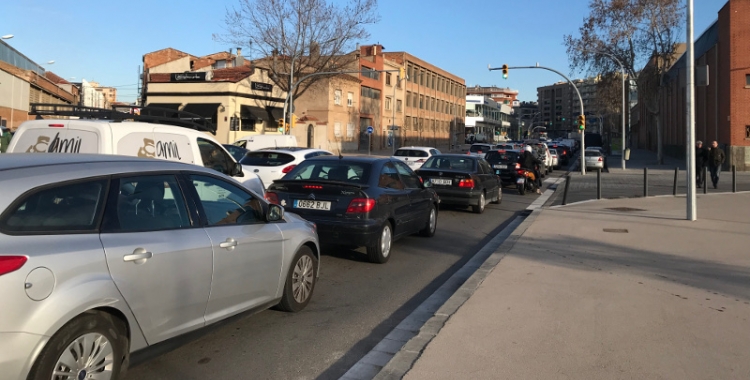 La rambla Ibèria ha estat escenari d'importants retencions de trànsit els primers dies del tall del passeig de Can Feu. 