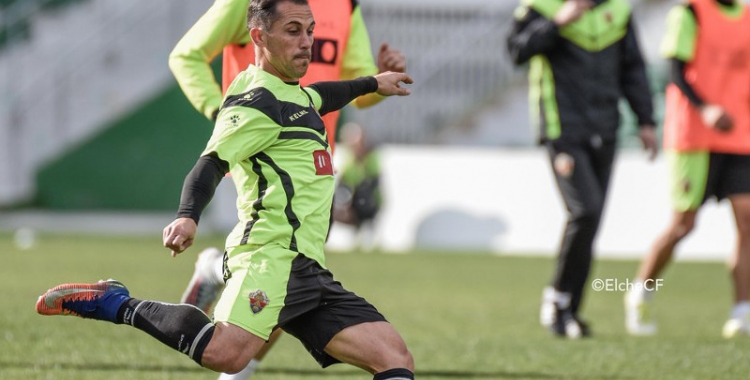 Juan Collantes en un entrenament de l'Elche aquesta temporada