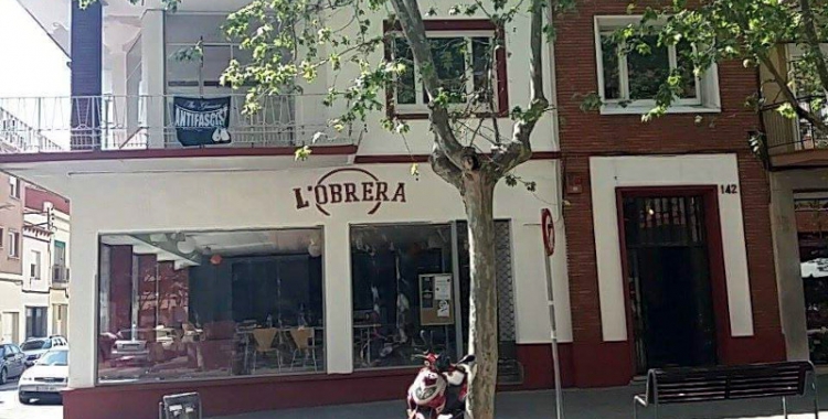 Exterior de L'Obrera, a l'avinguda Barberà/ L'Obrera