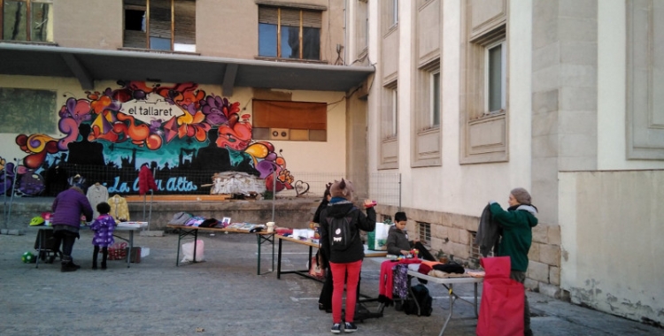 Exterior de Cal Balsach, durant una activitat de El Tallaret/ El Tallaret