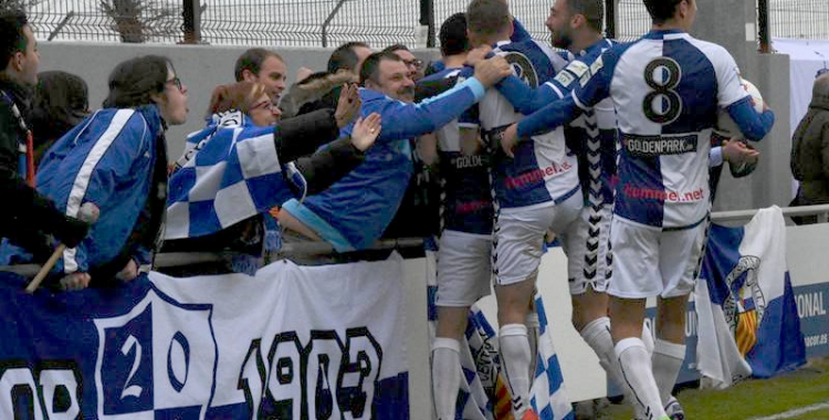 Celebració del gol de Pol Moreno ahir a Peralada | Críspulo Díaz