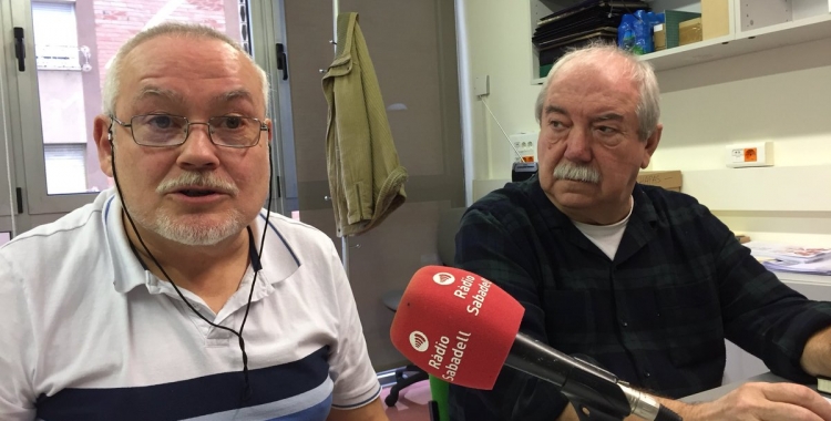 Jordi Molins i Manuel Navas durant la roda de premsa de la Coordinadora del Moviment Veïnal del Vallès | Ràdio Sabadell