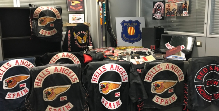 Imatge dels materials requisats pels Mossos als membres de la banda Hells Angels. 