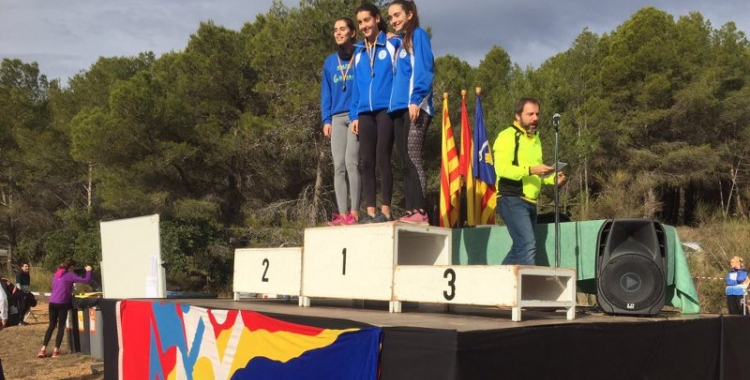 Laia Casajona, en aquesta foto en el més alt del podi, va acabar quarta a l'Estatal de Gijón de cros | Club Atletisme Gavà