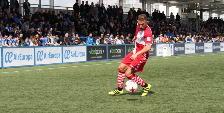 Àngel Martínez, en una acció del partit contra l'Atlètic Balears | Sendy Dihor