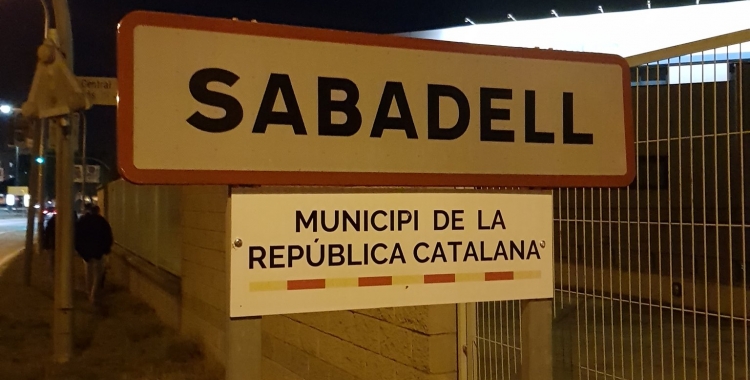 Acció a les plaques d'entrada a la ciutat | CDR Sabadell