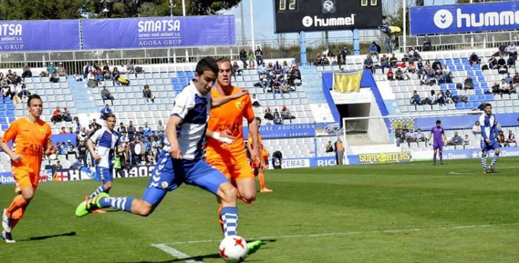 Pedro Capó en una imatge del partit contra el Llagostera a la Nova Creu Alta | Crispulo D.