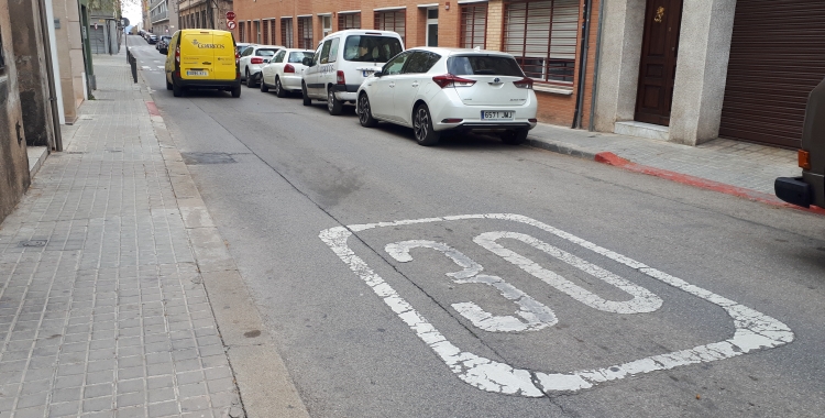 Els vehicles que circulen per Covadonga no respecten el límit de velocitat/ Karen Madrid