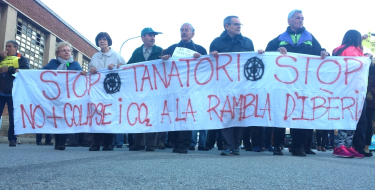 Concentració a la Rambla Ibèria contra el tanatori | Pau Duran