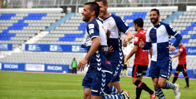 Felipe Sanchón celebrant el seu novè gol de la temporada ahir contra el Mallorca | Críspulo Díaz