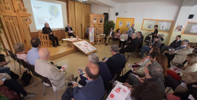 Mons. Josep Àngel Saiz i Salvador Obiols durant la presentació | Roger Benet 