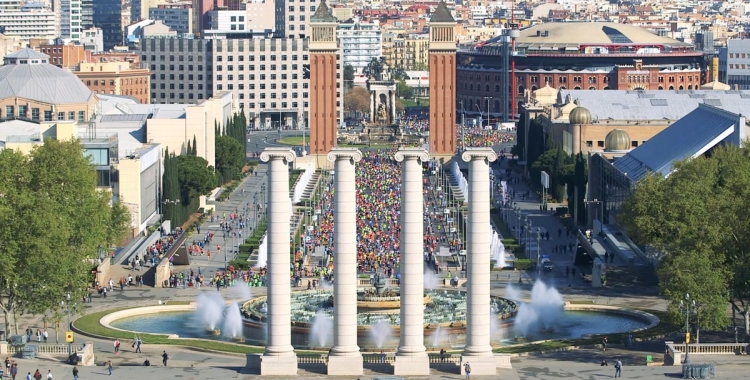 La cursa 2017 passant per les torres venecianes de Plaça Espanya | Cursa ECI