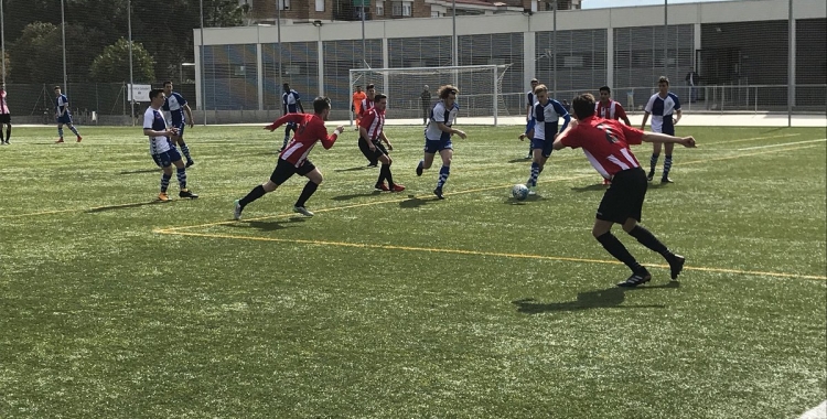 Roger Ligero, al centre de la imatge, un dels jugadors més destacats del filial arlequinat | Arxiu RS