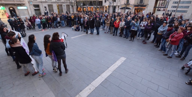 La plaça Sant Roc durant la concentració de Vallès Feminista | Roger Benet