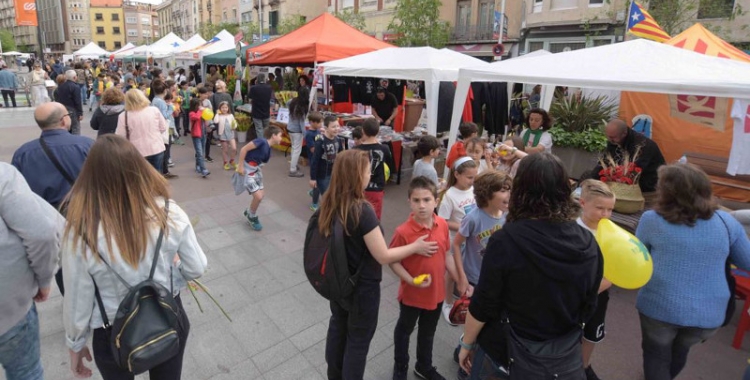 El Passeig és el punt neuràlgic de la celebració de Sant Jordi/ Roger Benet