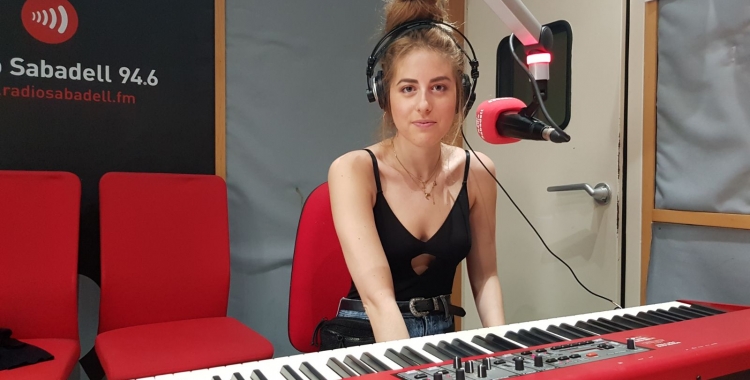 Andrea Mir als estudis de Ràdio Sabadell | Raquel García 