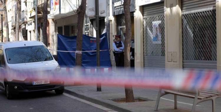 Imatge de l'escenari del crim al carrer Gràcia | Roger Benet