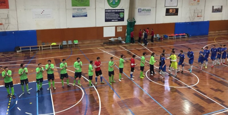 Pol Viada, amb el dorsal 16, amb la resta de companys en la presentació del partit | @futsalpia