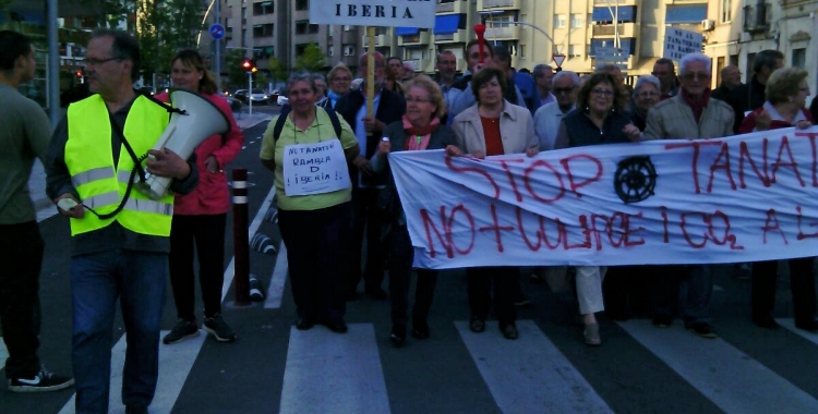 Manifestació a la Rambla Ibèria contra el tanatori | Pau Duran