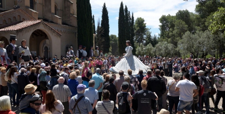 Plantada de gegants a l'esplanada del Santuari de La Salut | Roger Benet