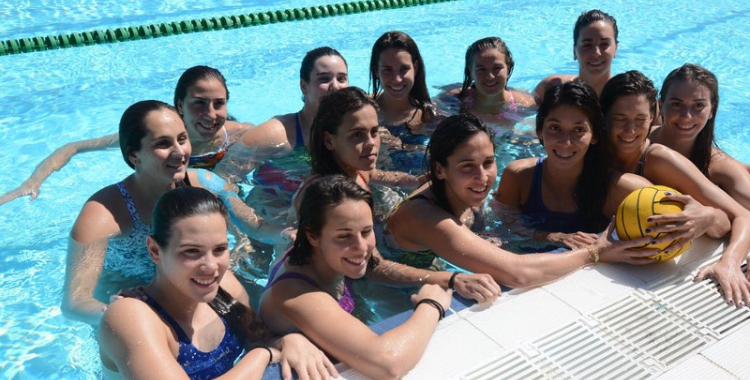 L'equip femení de waterpolo pot guanyar demà un nou títol de lliga