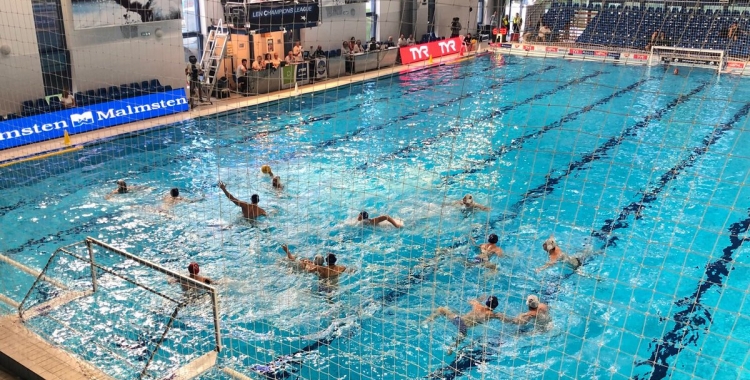 Imatge del partit entre el Szolonki i l'Astralpool | @CN_Sabadell