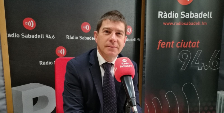 Josep Ayuso, als estudis de Ràdio Sabadell/ Mireia Sans