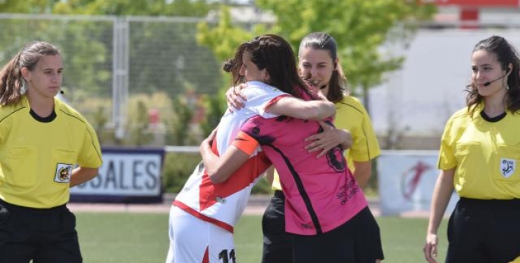 Peralta Geis (esquerra) al Rayo-Madrid, l'últim partit de la Lliga Iberdrola que ha xiulat | LFP