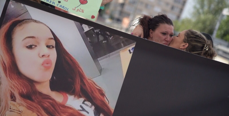 Isabel, la mare de Caroline, en un moment de la manifestació | Roger Benet